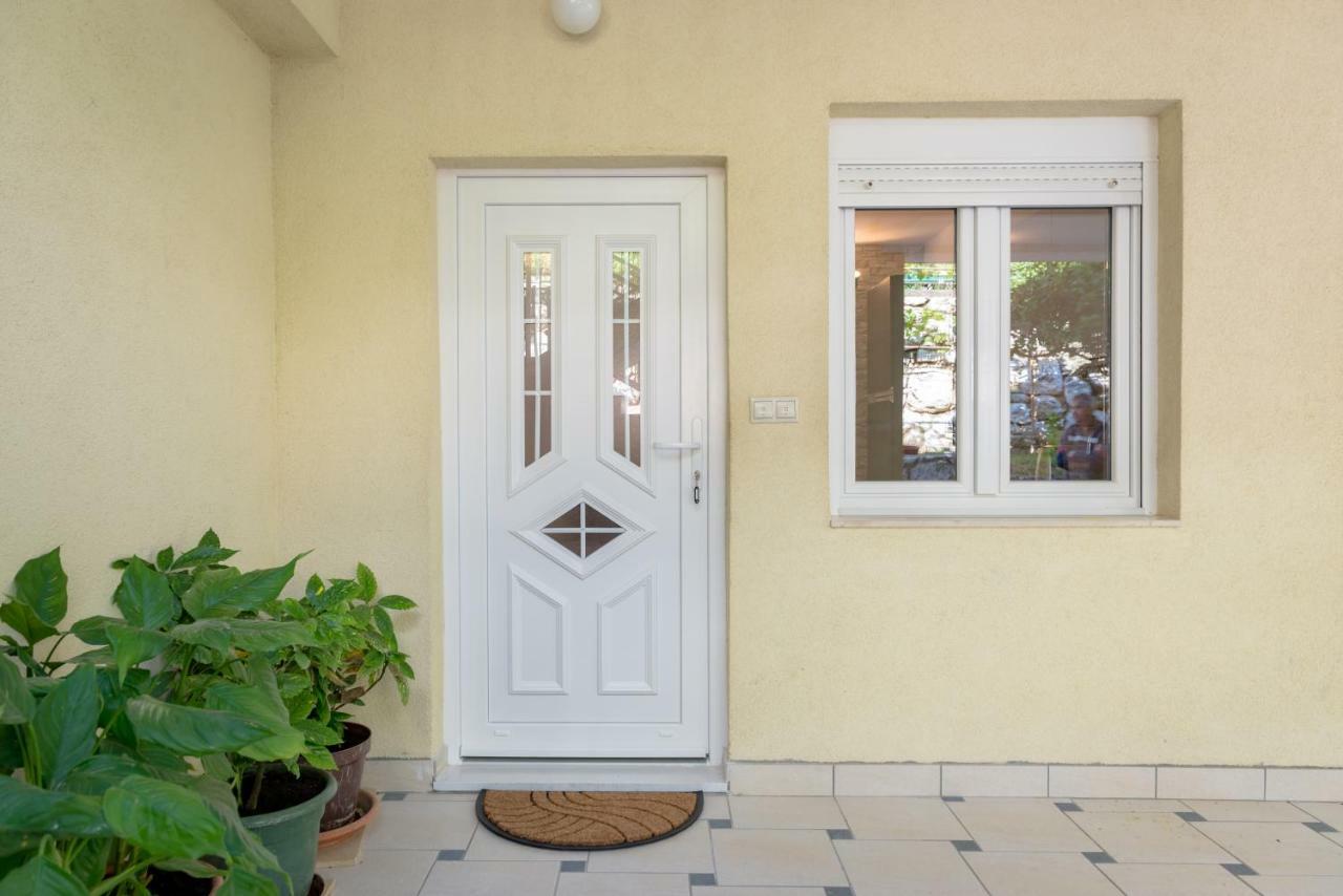 Apartmani Mirta Omiš Kamer foto