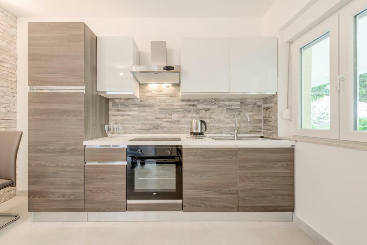 Apartmani Mirta Omiš Buitenkant foto