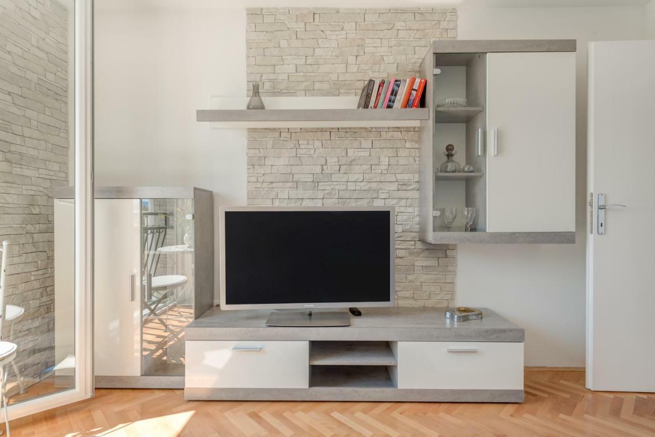 Apartmani Mirta Omiš Buitenkant foto