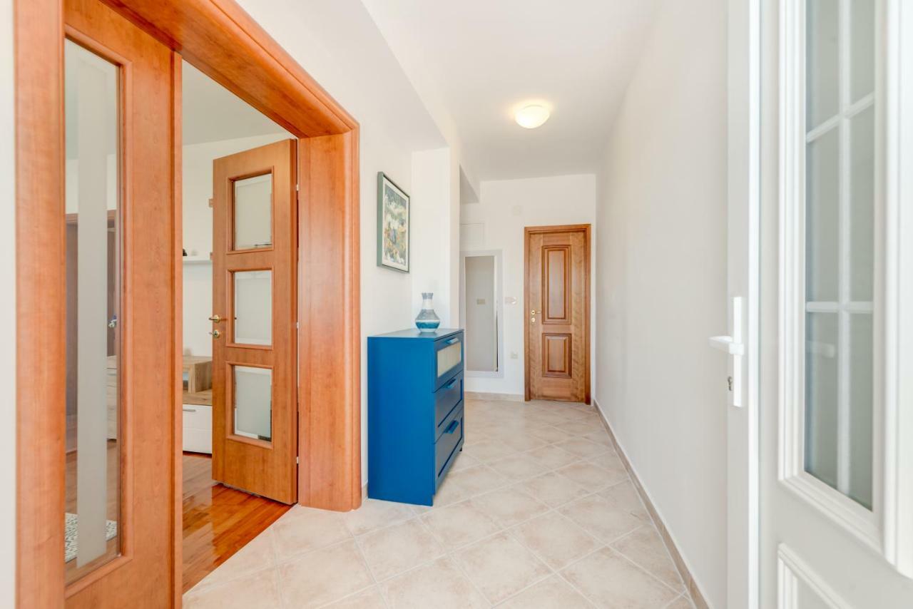 Apartmani Mirta Omiš Buitenkant foto