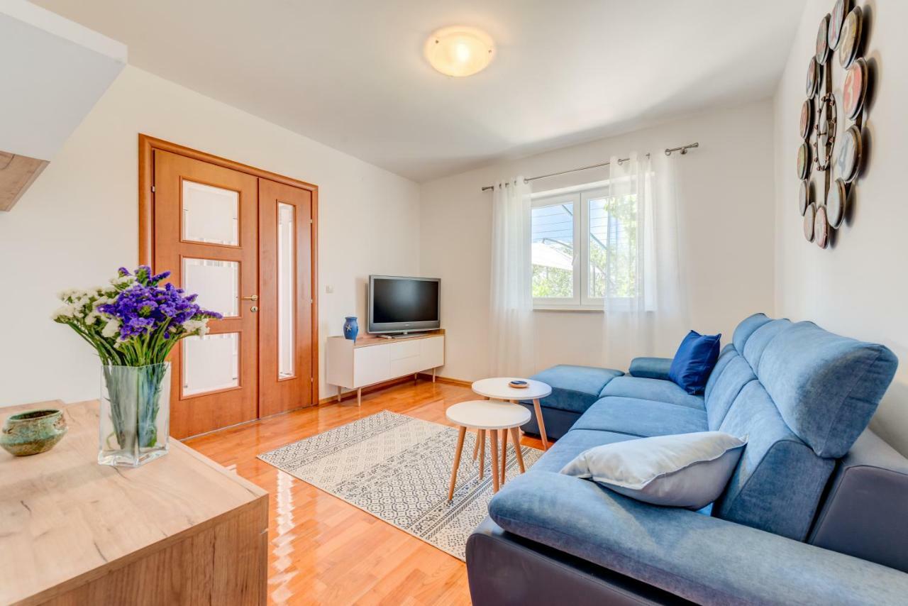 Apartmani Mirta Omiš Buitenkant foto