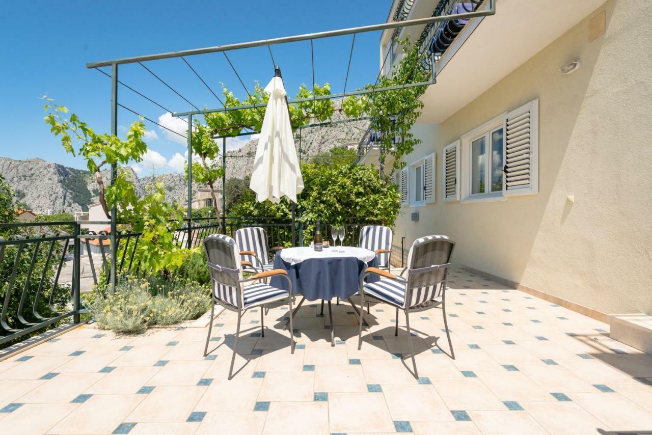 Apartmani Mirta Omiš Buitenkant foto