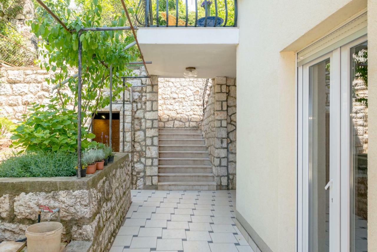 Apartmani Mirta Omiš Buitenkant foto